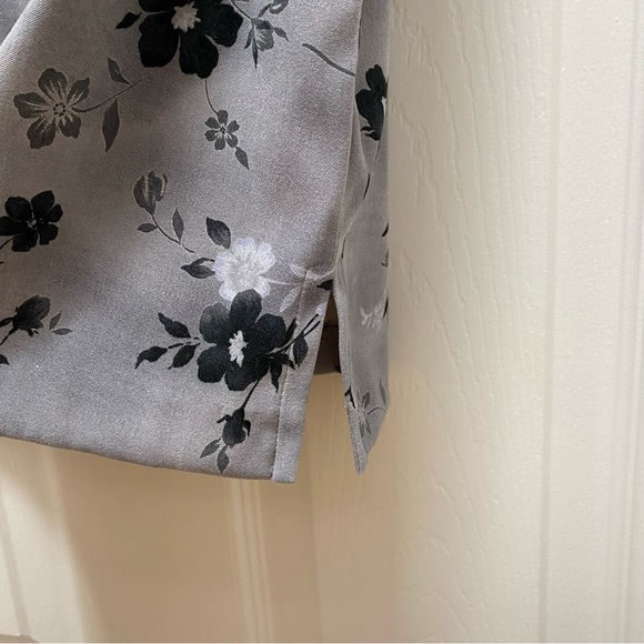 🍂SOLD🍂Wrapper Grey Floral Mini Skirt With Side Slits - Picture 3 of 4